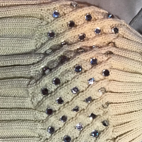 SO CUTE TAN BEANIE WITH GEMS AND PUFF - Picture 2 of 4